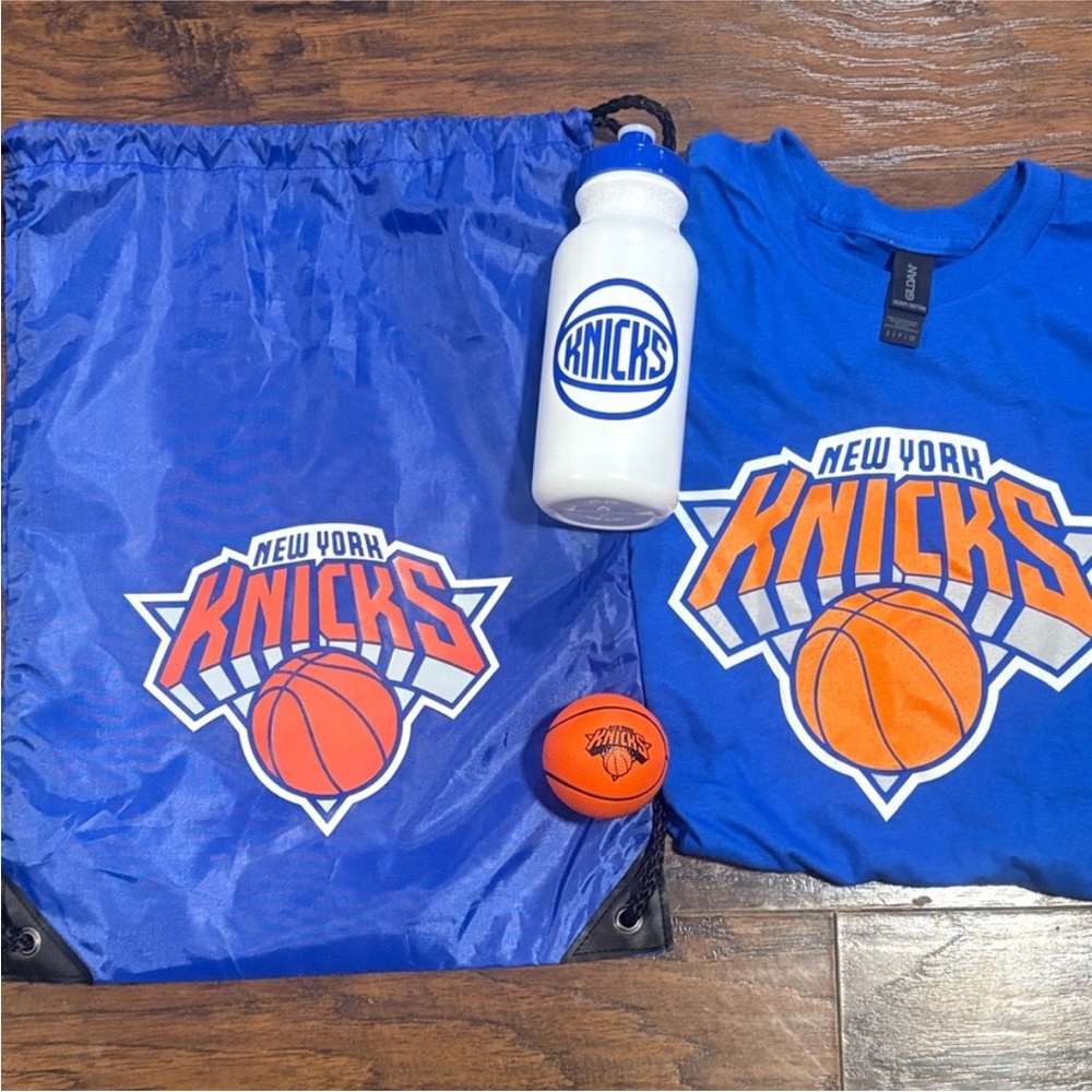 New York Knicks Kids bundle Tee + Drawstring Bag , water bottle and tiny ballSet